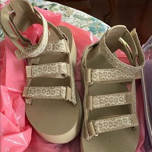 Tevas- Women’s Flatform Mevia in DSMT color size 11.